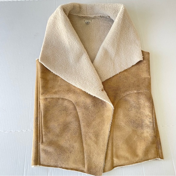 Ecote Urban Outfitters Brown and Cream Faux Shearling Vest - Picture 9 of 12